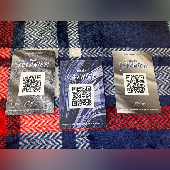 Stray Kids KPOP Hyunjin, Lee Know, & Changbin Levanter Official Photocard Set - Picture 2 of 8